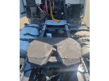 Nyereg - Teherautó SAF FH FM 9 12 13 4 21587561 Volvo: 2 kép. Nyereg - Teherautó SAF FH FM 9 12 13 4 21587561 Volvo: 2 kép.