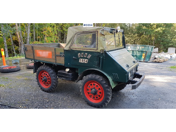 Platós teherautó UNIMOG
