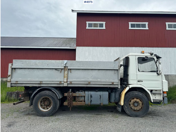 Billenőplatós teherautó SCANIA P93