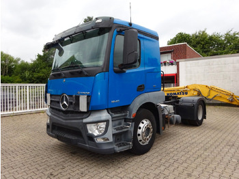 Nyergesvontató Mercedes-Benz 1840 Actros SZM 4x2: 2 kép. Nyergesvontató Mercedes-Benz 1840 Actros SZM 4x2: 2 kép.