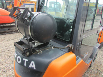 Gázüzemű targonca Toyota 02-8 FGF 25 Tonero 25 Gas Stapler 02-8FGF25 7500€: 5 kép.