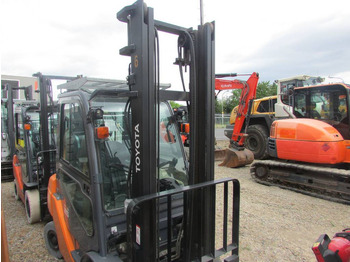Gázüzemű targonca Toyota 02-8 FGF 25 Tonero 25 Gas Stapler 02-8FGF25 7500€: 3 kép.