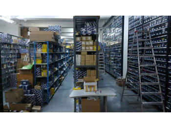 Új Befecskendező szelep - Kotrórakodó Cummins 2018 095000-6070   Komatsu CUMMINS-KOMATSU: 2 kép. Új Befecskendező szelep - Kotrórakodó Cummins 2018 095000-6070   Komatsu CUMMINS-KOMATSU: 2 kép.