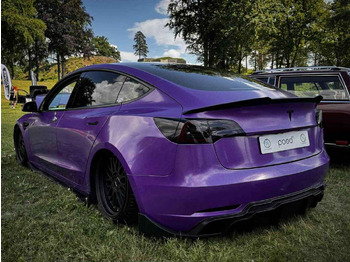 Szedán 2019 Tesla Model 3 / luftunderstell: 5 kép. Szedán 2019 Tesla Model 3 / luftunderstell: 5 kép.