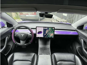 Szedán 2019 Tesla Model 3 / luftunderstell: 4 kép. Szedán 2019 Tesla Model 3 / luftunderstell: 4 kép.