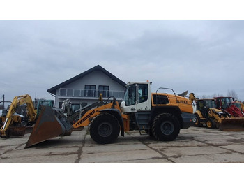 Gumikerekes homlokrakodó Liebherr L550 xpower: 2 kép.