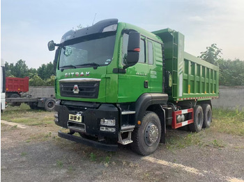 Billenőplatós teherautó SINOTRUK