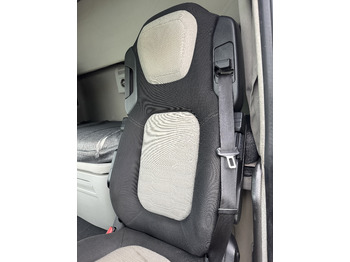 Fülke és belső tér Ford F-Max 500: 3 kép.