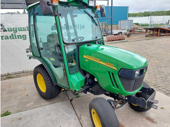 Kistraktor John Deere 2320: 3 kép.