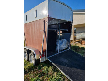 Lószállító utánfutó Vanisere: 3 kép.