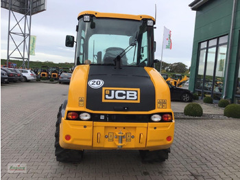 Gumikerekes homlokrakodó JCB 407: 5 kép.