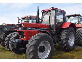 Traktor Case-IH 1455 XL A: 2 kép. Traktor Case-IH 1455 XL A: 2 kép.