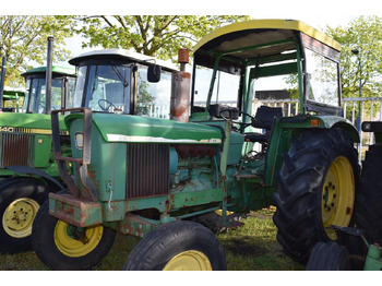 Traktor John Deere 2130: 2 kép.