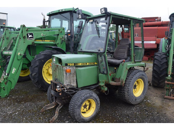 Traktor JOHN DEERE