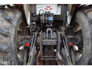 Traktor Massey Ferguson MF 390 T *Brandschaden*: 5 kép. Traktor Massey Ferguson MF 390 T *Brandschaden*: 5 kép.