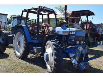 Traktor NEW HOLLAND
