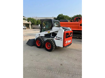Mini homlokrakodó Bobcat S450: 4 kép.