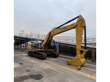 Lánctalpas kotró Caterpillar 330D2L: 5 kép.