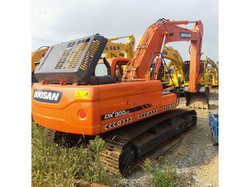 Lánctalpas kotró Doosan DX300LC: 2 kép.