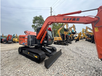 Lánctalpas kotró Hitachi ZX70: 3 kép.