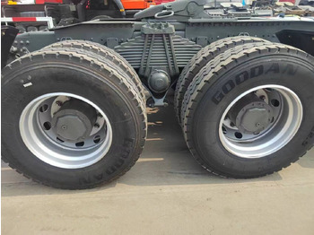 Nyergesvontató Sinotruk Howo 420: 2 kép.