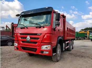 Billenőplatós teherautó SINOTRUK HOWO