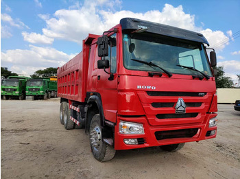 Billenőplatós teherautó SINOTRUK HOWO 6x4: 3 kép.
