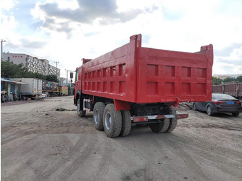 Billenőplatós teherautó SINOTRUK HOWO 6x4: 5 kép.