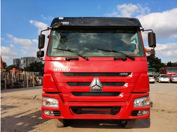 Billenőplatós teherautó SINOTRUK HOWO 6x4: 2 kép.