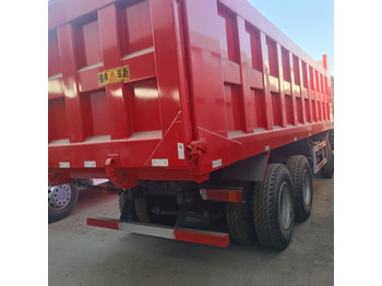 Billenőplatós teherautó SINOTRUK HOWO 8x4: 5 kép.