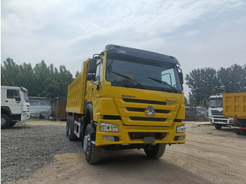 Billenőplatós teherautó SINOTRUK HOWO