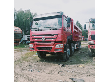 Billenőplatós teherautó SINOTRUK HOWO: 3 kép.