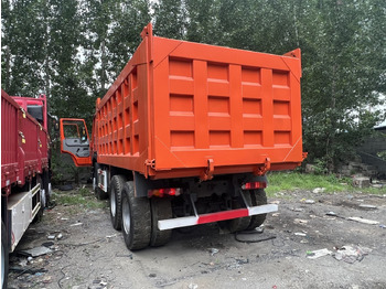 Billenőplatós teherautó SINOTRUK HOWO: 2 kép.