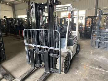 Dízel targonca TCM FD30T3C: 4 kép.