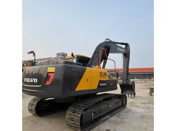 Lánctalpas kotró Volvo EC240: 4 kép.