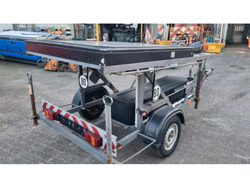 Építőipari berendezések, Pótkocsi Nissen VLT LED Verkehrsleittafel Verkehrsleitanhänger Verkehrssicherungsanhänger Leitanhänger Leittafel Baustellenabsicherung RSA21: 2 kép. Építőipari berendezések, Pótkocsi Nissen VLT LED Verkehrsleittafel Verkehrsleitanhänger Verkehrssicherungsanhänger Leitanhänger Leittafel Baustellenabsicherung RSA21: 2 kép.