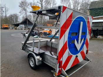 Pótkocsi Mersch LED Absperrtafel 2017 Nissen Anlage Verkehrsleitanhänger Verkehrssicherungsanhänger Sperrwand Verkehrsleittafel Verkehrsleitanhänger: 2 kép.
