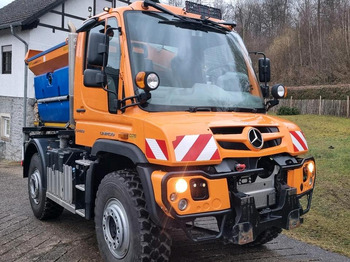 Hóeltakarító gép UNIMOG