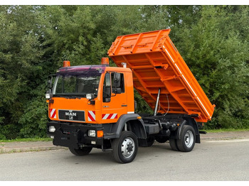 Billenőplatós teherautó UNIMOG