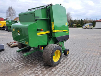 Bálázó John Deere 842: 5 kép.