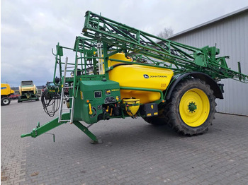 Vontatott permetezők JOHN DEERE