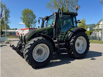 Traktor VALTRA