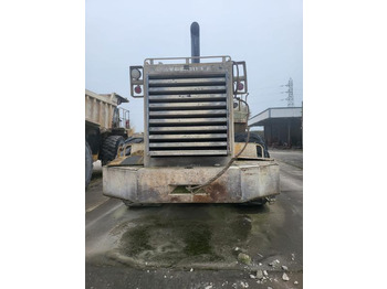 Gumikerekes homlokrakodó Caterpillar 988B: 4 kép.