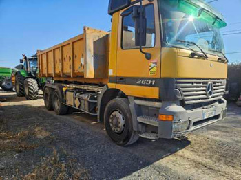 Billenőplatós teherautó Mercedes Actros 2631: 2 kép.