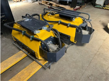 Adapterek - Minikotró Epareuse pour pelle de 2T à 4T5: 2 kép.