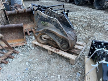 Gyorscsatlakozó Attache rapide hydraulique Morin M6: 2 kép. Gyorscsatlakozó Attache rapide hydraulique Morin M6: 2 kép.