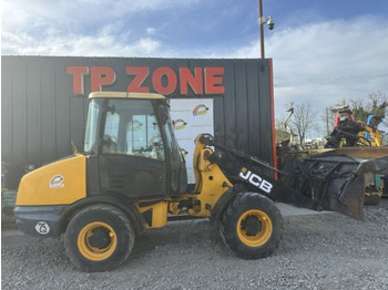 Derékcsuklós rakodó JCB