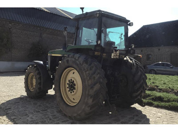 Traktor JOHN DEERE 4055: 2 kép.