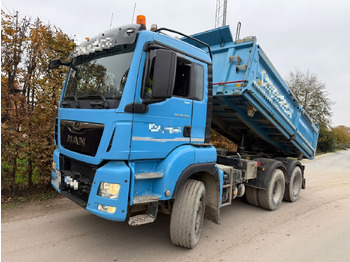 Billenőplatós teherautó MAN