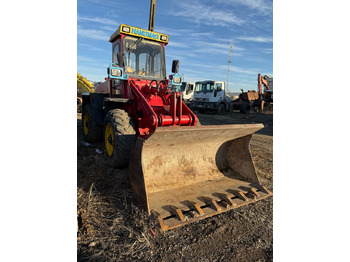 Gumikerekes homlokrakodó HANOMAG